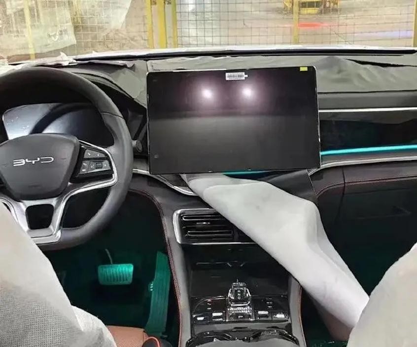 家族化设计 新款宋 PLUS DM-i 内饰谍照 H1EyfBSqyTtI22T1jpg