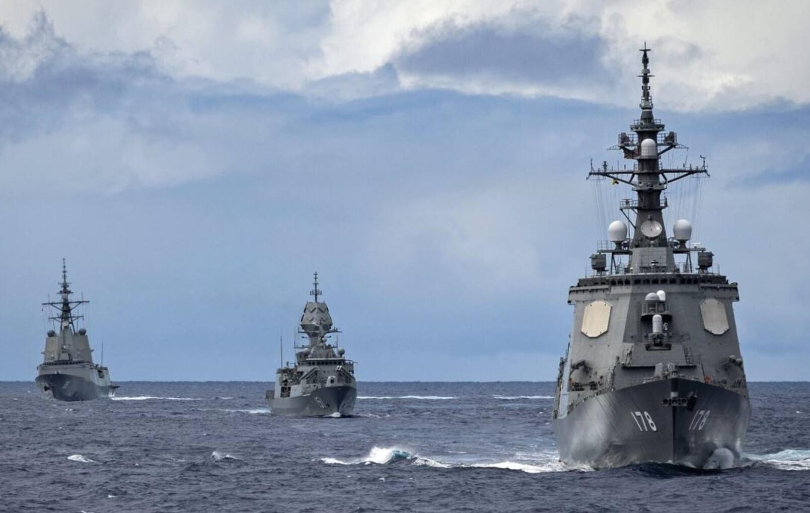 硬气！中国大批军舰去美国家门口转圈，日媒：只有中国敢这么做 JMM0pMM0HOM55VODjpg